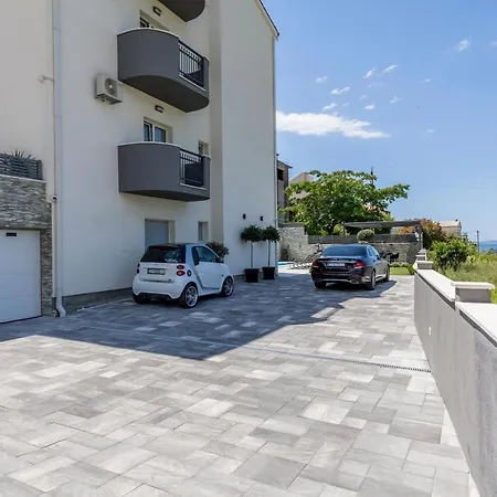 D&d Excelsior Podstrana