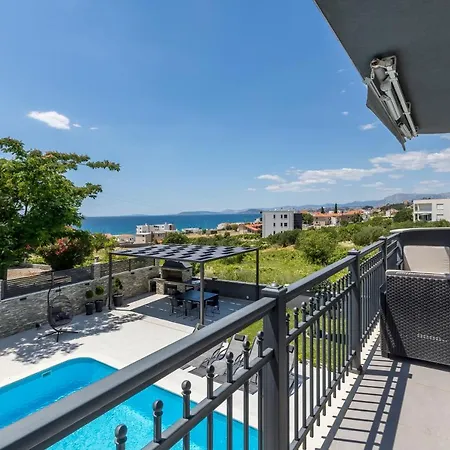 Villa D&d Excelsior Podstrana